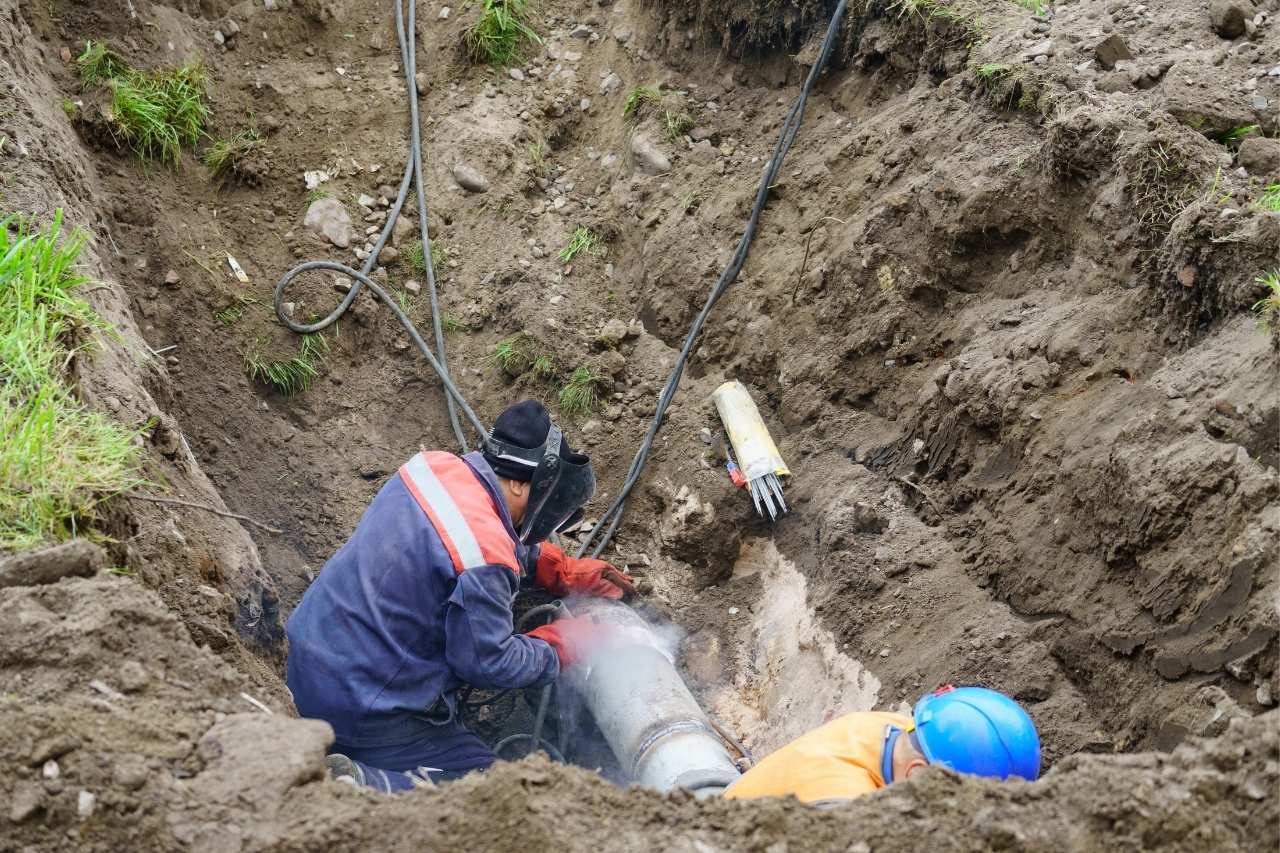 ⁠underground pipe leaking
